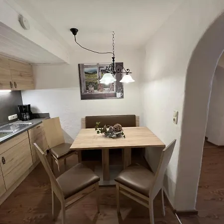Poechtlhof Apartment *